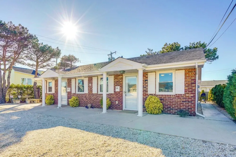 Lavallette Apartment w/ Patio - Walk to the Beach!