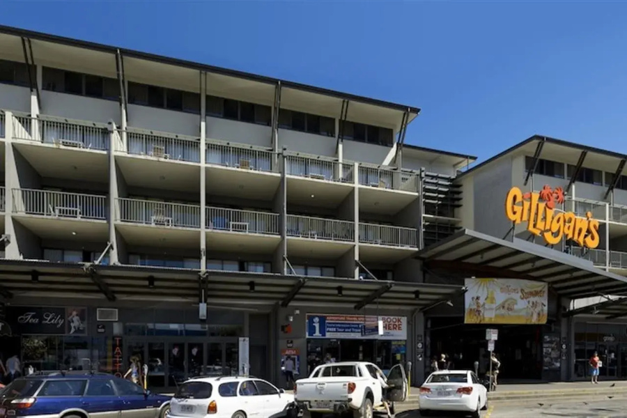 Gilligan's Backpackers Hotel & Resort