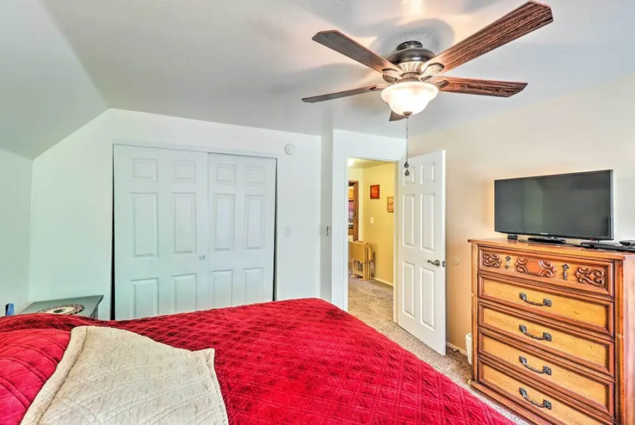 A-frame Pinetop Cabin < 6 Mi to Rainbow Lake!