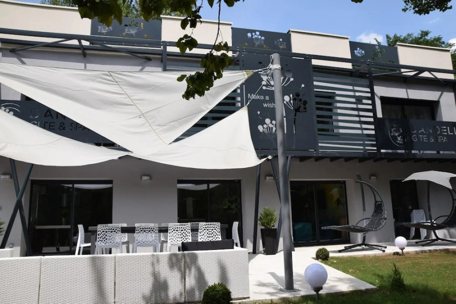 Villa With 4 Bedrooms in Mostuéjouls, With Wonderful Lake View, Privat