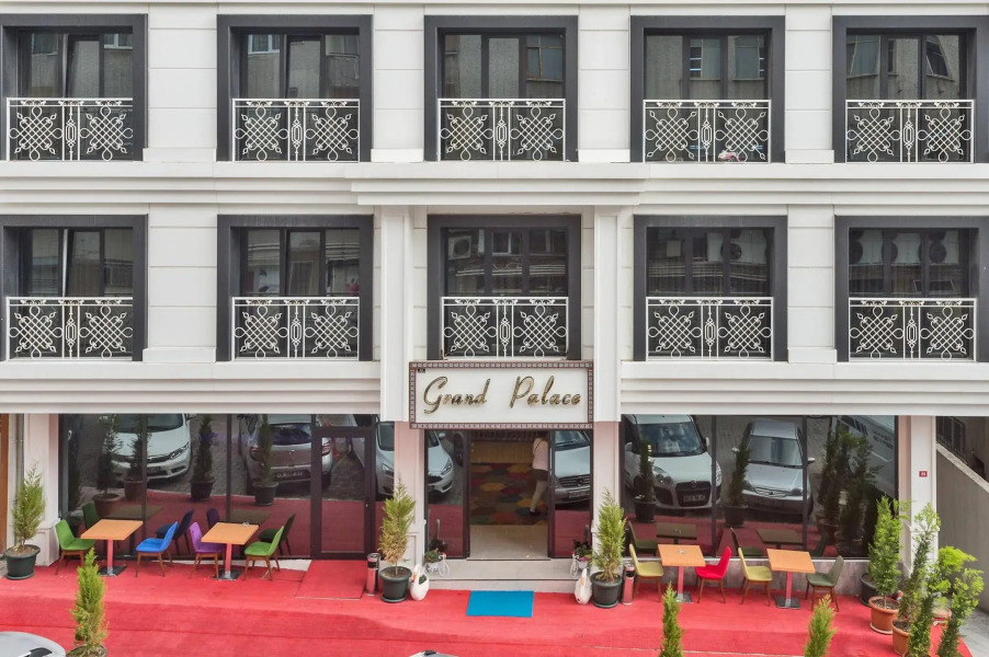 Grand Palace Hotel