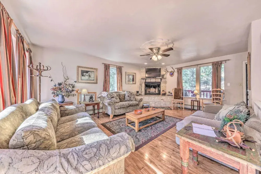 Dog-friendly Alto Escape w/ Hot Tub + Foosball!