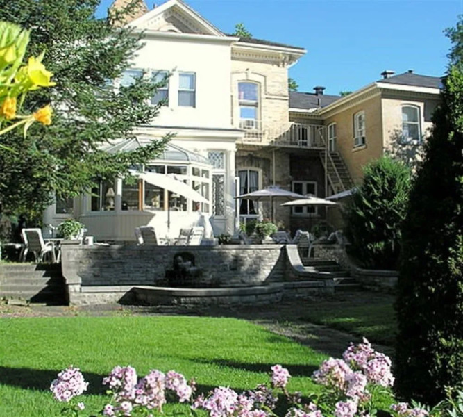 Perth Manor Boutique Hotel