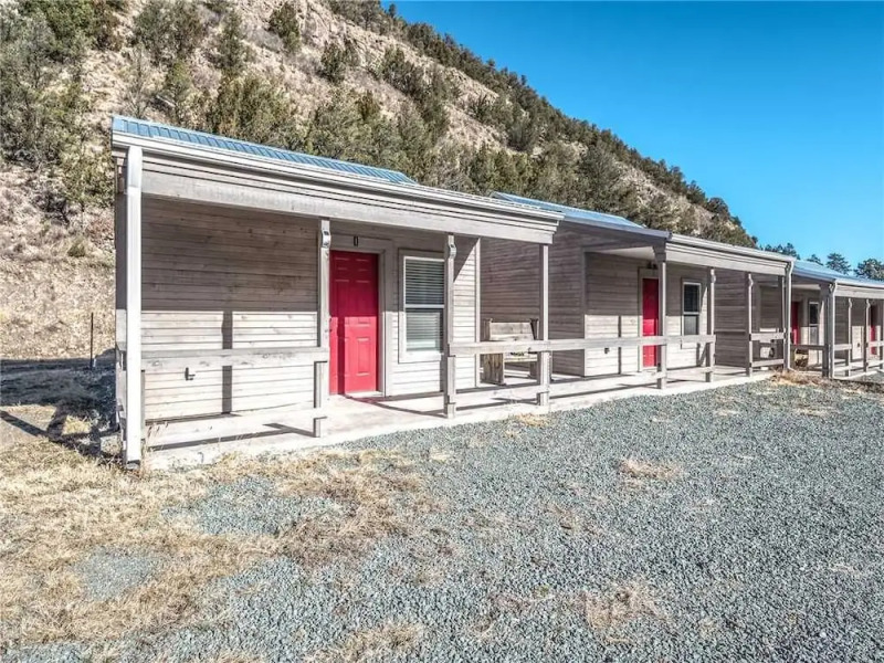 Eagle Creek Complex, Six Cabins, Indoor Heated Pool, Sleeps 28