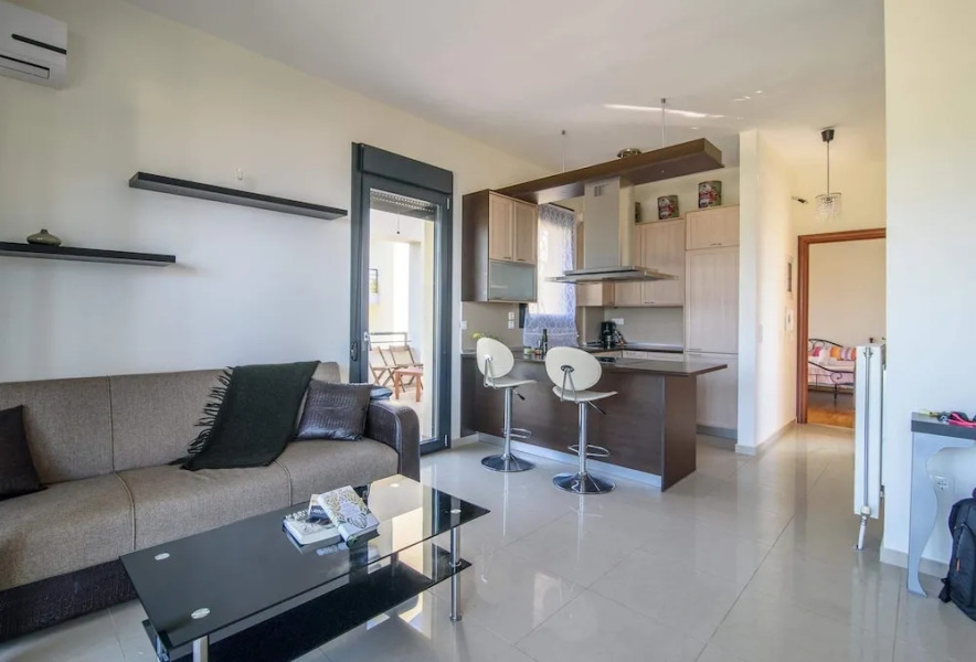 Kyparissia sea view apartment