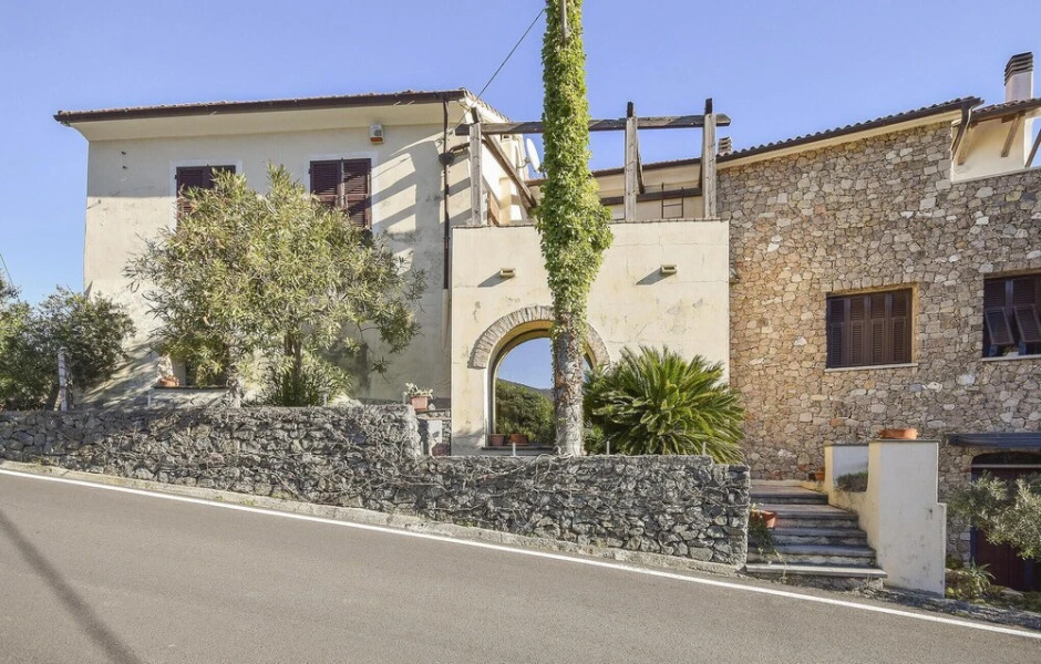 Stunning Home in Vado Ligure With 2 Bedrooms and Wifi