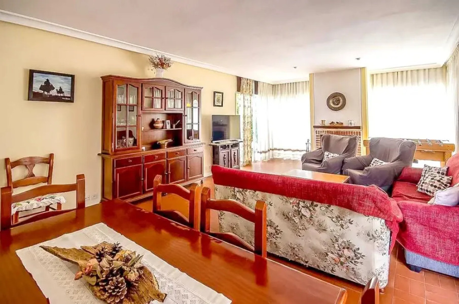 Villa With 5 Bedrooms in Valdecaballeros, With Wonderful Mountain View, Private Pool, Enclosed Garden