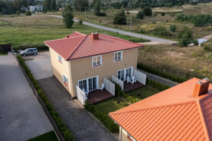 Between two lakes - 2 House