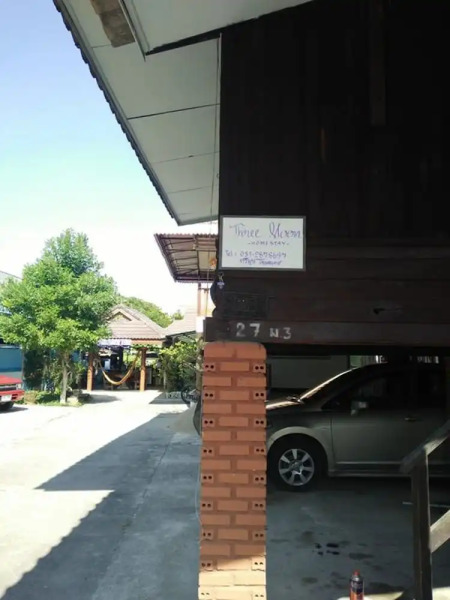 Three Moons Homestay