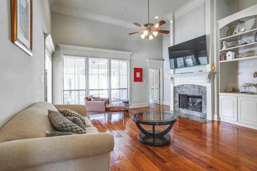 Easy Access to I-10: Family Home in Prairieville!