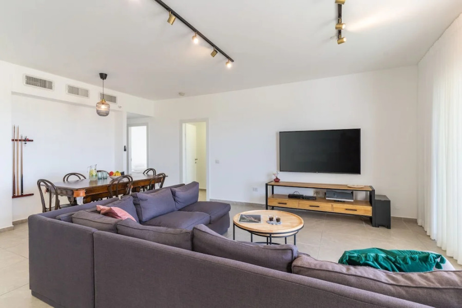 Alloro First Line To The Beach