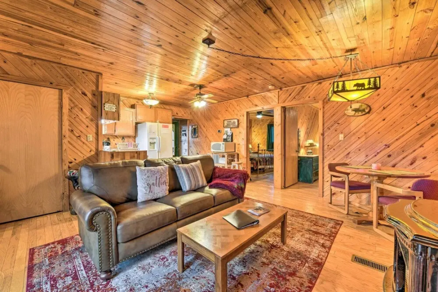 Cozy Maggie Valley Cabin w/ Deck & Private Hot Tub
