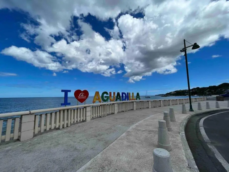 2C - Couples Getaway-5 min to Crashboat Beach