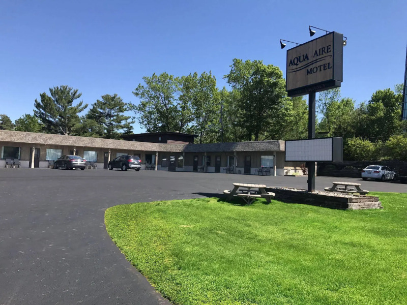 Aqua Aire Inn & Suites