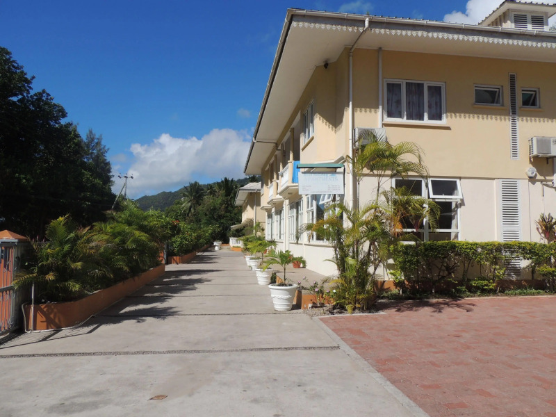 Reef Holiday Apartments