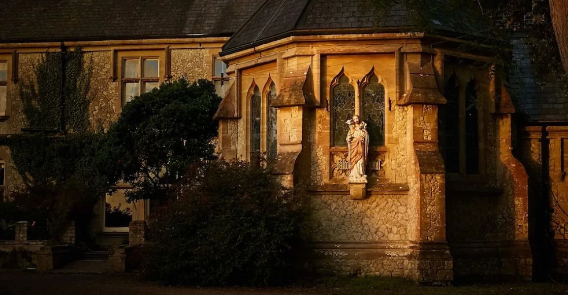 Captivating 6-bed Manor House in Totland Bay