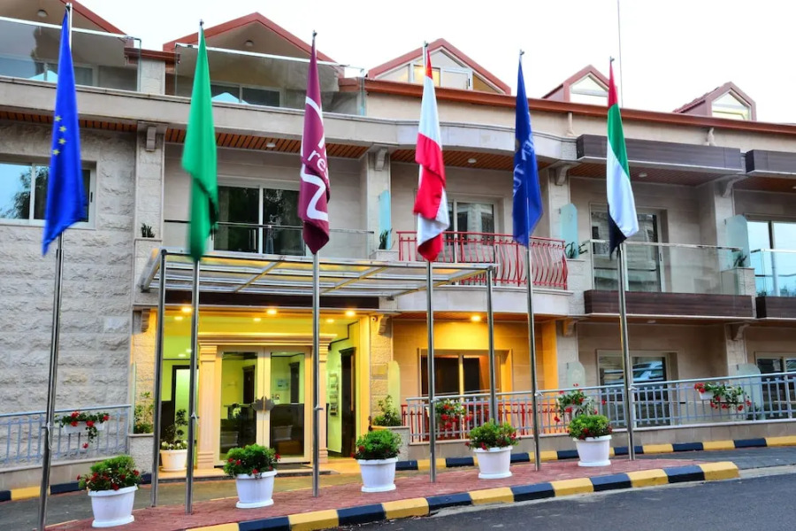 Golden Tulip Lili's Resort & Spa