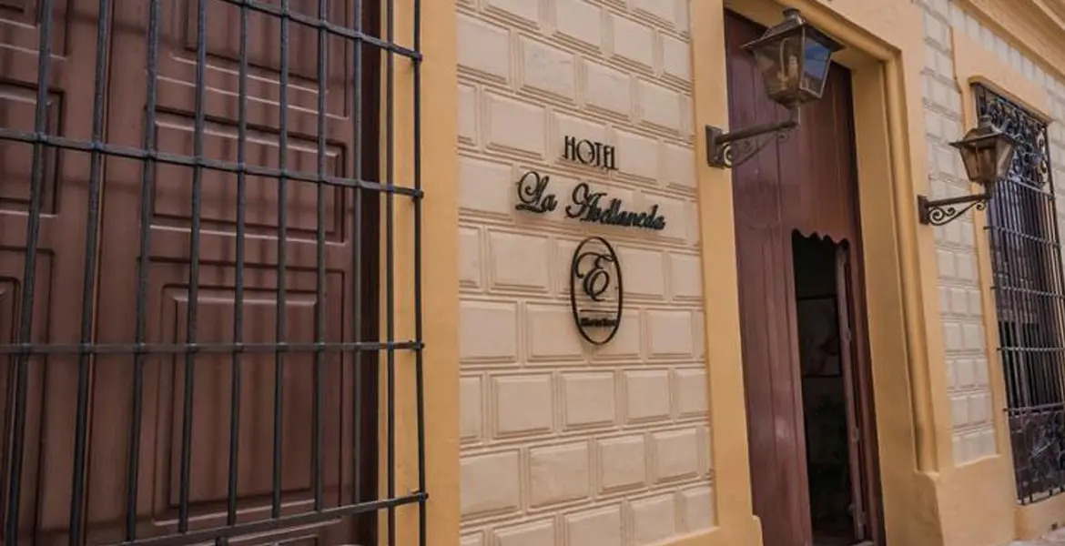 Hotel E La Avellaneda