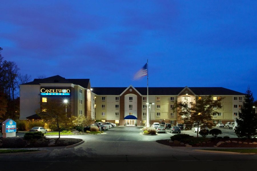 Sonesta Simply Suites Cleveland North Olmsted Airport