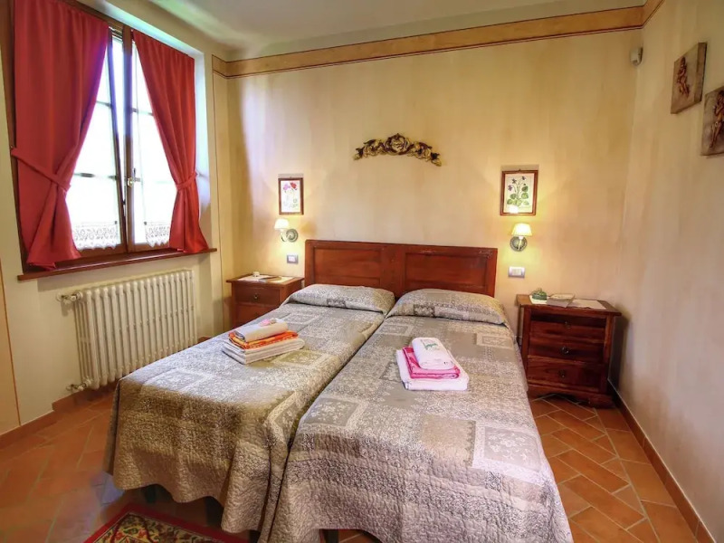 Luxurious Cottage in Lucignano with Pool