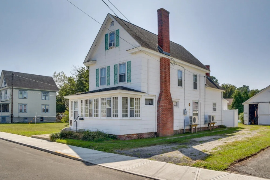 Chincoteague Home w/ Pool - Walkable Location!