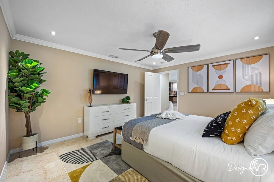 8BR Villa with Heated Pool Near Beach