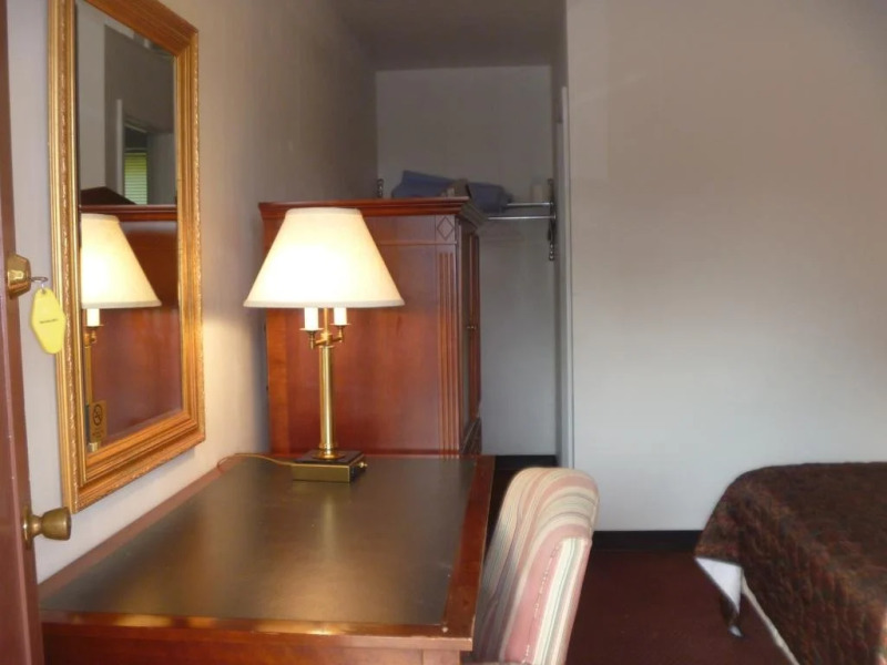 Motel 22 Mapleton Depot