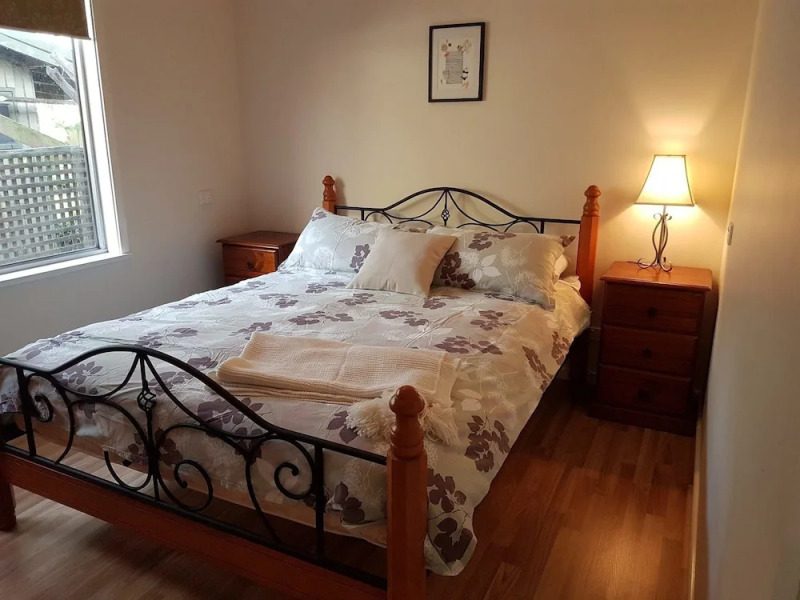 53 Honeysuckle in Silverleaves