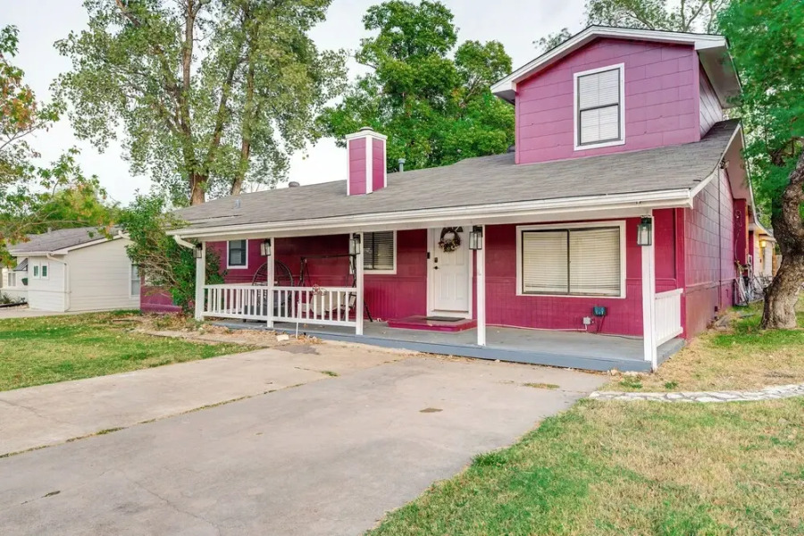 Aggie Game Day Retreat ~ 1 Mi to Texas A & M!