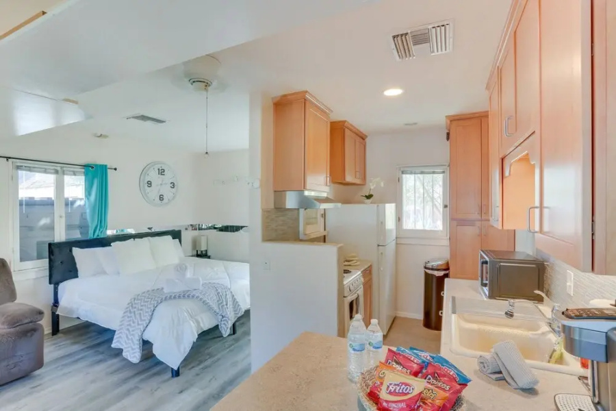 Colton Studio w/ Fire Pit, 4 Mi to San Bernardino!
