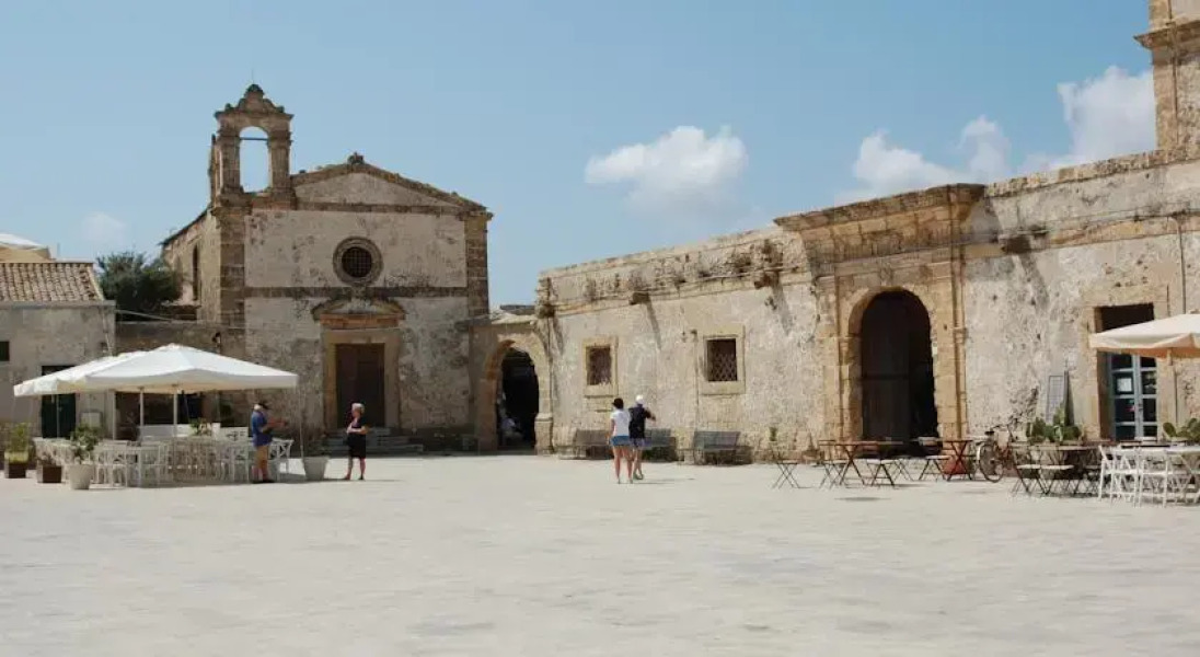 Un Affaccio Sul Borgo