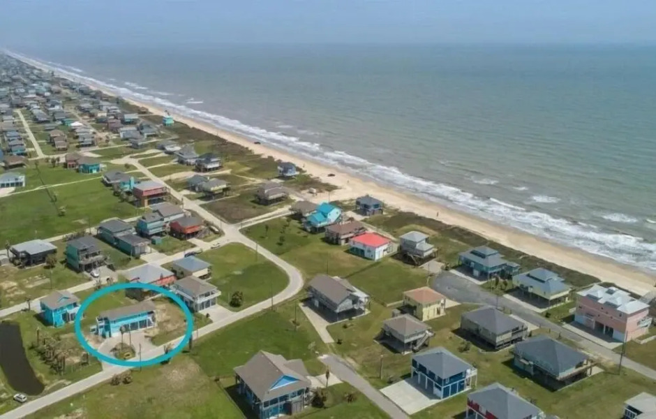 King Crab 3 Bedroom Home by RedAwning