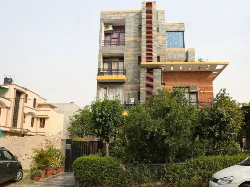 OYO 13592 Royal Stay Inn