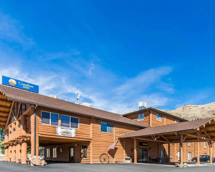 Antler Lodge - Gardiner MT