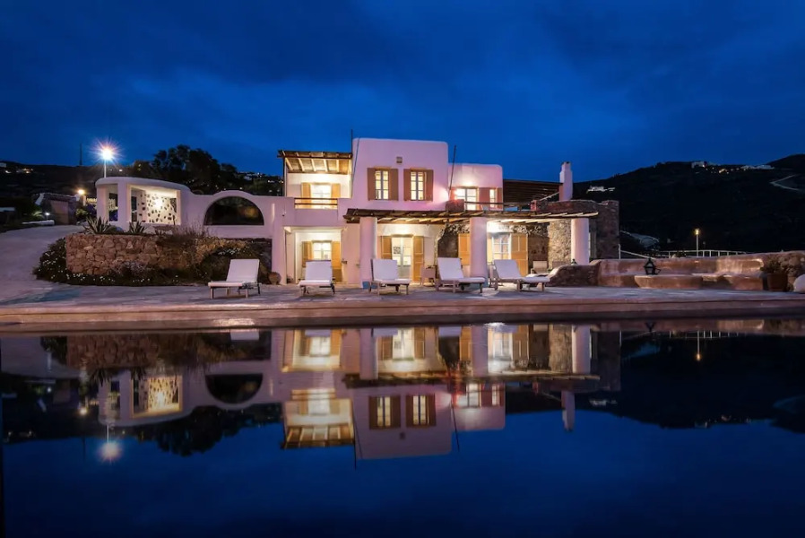 Villa Daphne Anerouses Mykonian Tradition