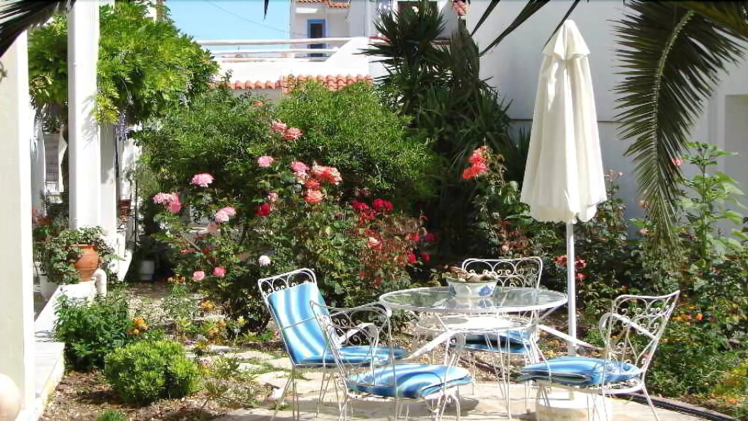 Maria Studios & Apartments