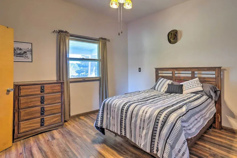 Classic Mountain Home, Half Mi to Main Street