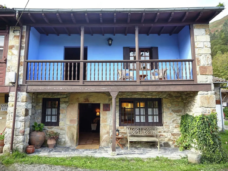 Beautiful Country House With Stunning Views of the Mountains of Asturias