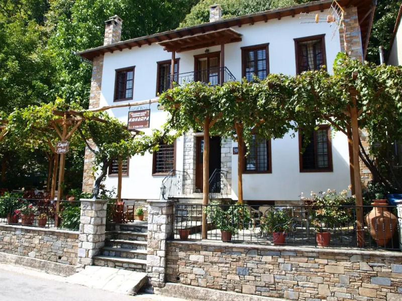 Heliodora Deluxe Triple Room 3