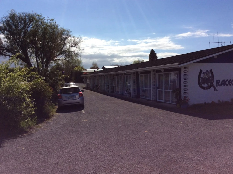 Racecourse Motel