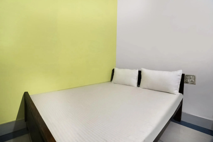 SPOT ON 49507 Hotel Welcome