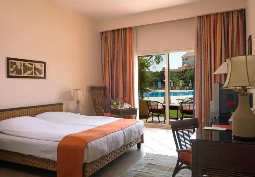 Swiss Inn Pyramids Golf Resort & Swiss Inn Plaza