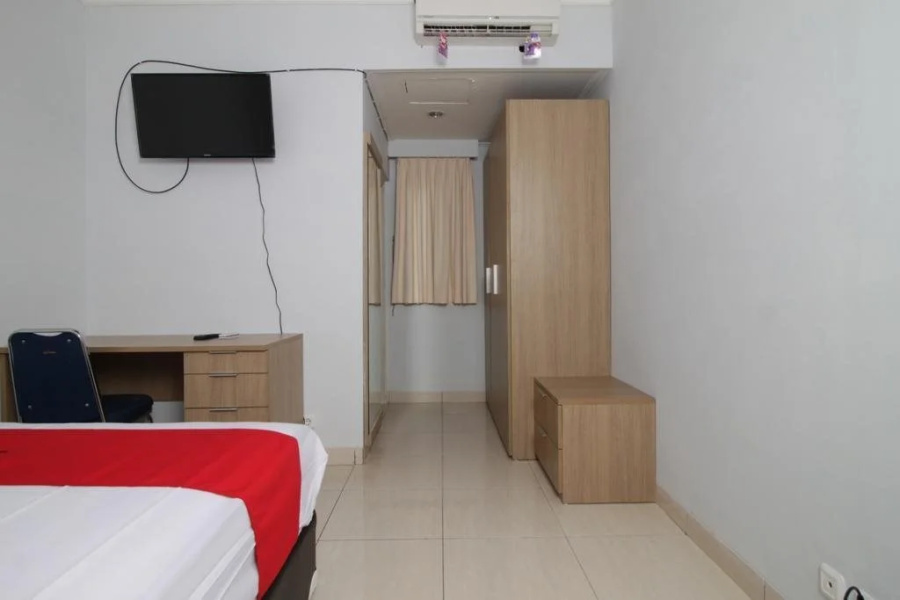 RedDoorz near Lippo Village 3