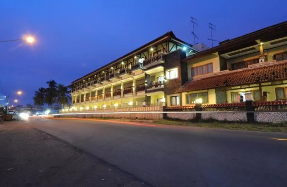 Surya Kencana Seaside Hotel