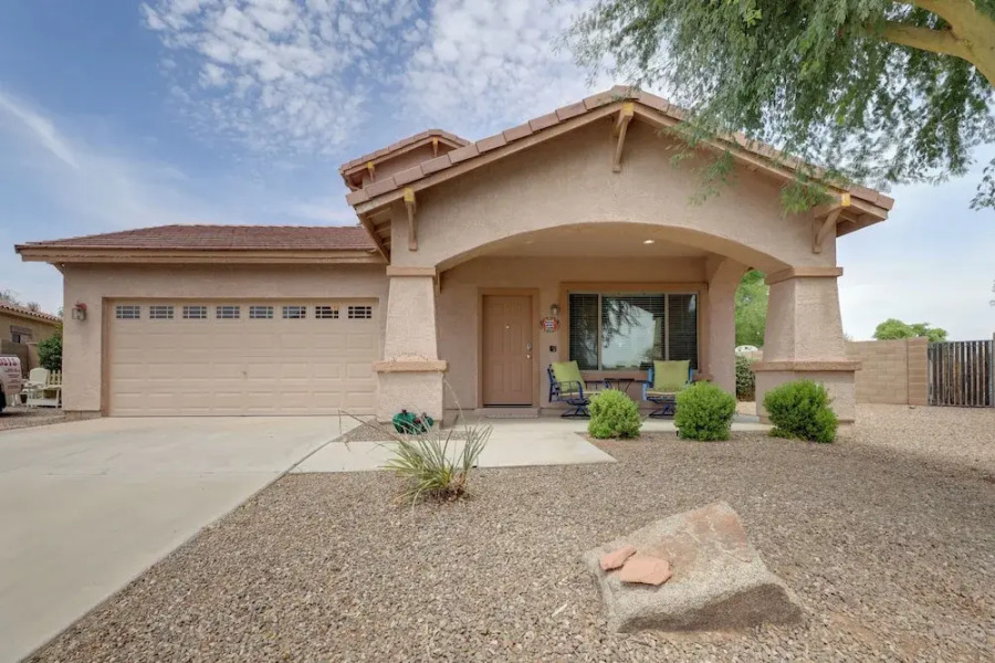 Maricopa Desert Oasis: Fenced Yard w/ Hot Tub
