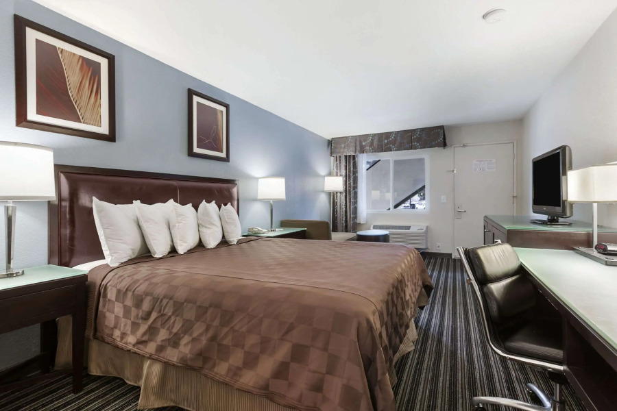 Days Inn by Wyndham Morton