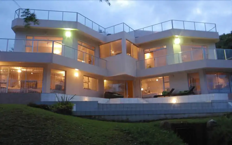 Ballitoville Big Family Villa