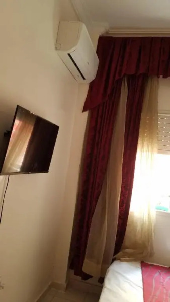 Apparemment sécurisé 10min de la plage parking gratuit