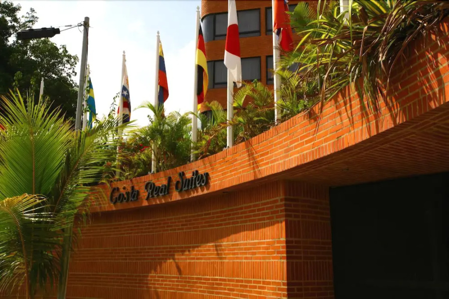 Costa Real Suites