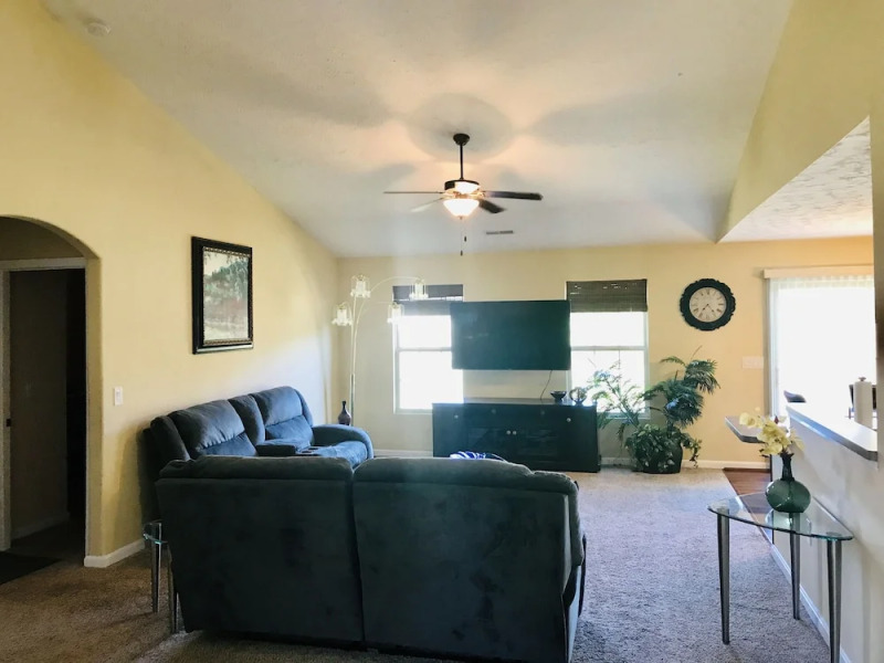 Spacious 3 BR Ranch House W Patio Yard in a Quiet Suburb